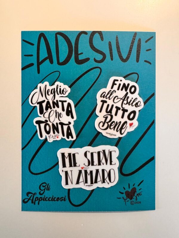 Adesivi Tris “Me serve n’amaro”